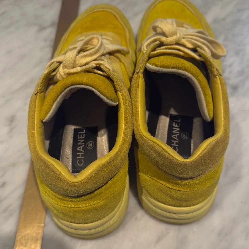Chanel yellow suede sneakers (women’s) - Picture 4 of 8